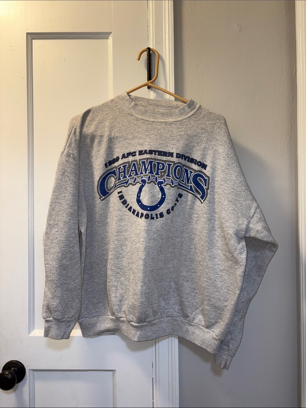 LOGO 7 Gray Crewneck Sweatshirt with Blue 'Champions' Graphic